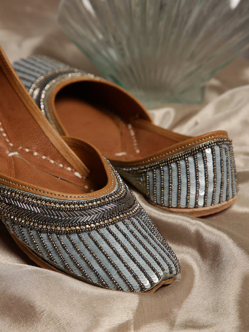 Lustrous Silver Embellished Punjabi Jutti